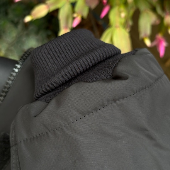 Everlane ReNew Short Parka Coat Jacket, Black, Large - Picture 9 of 16